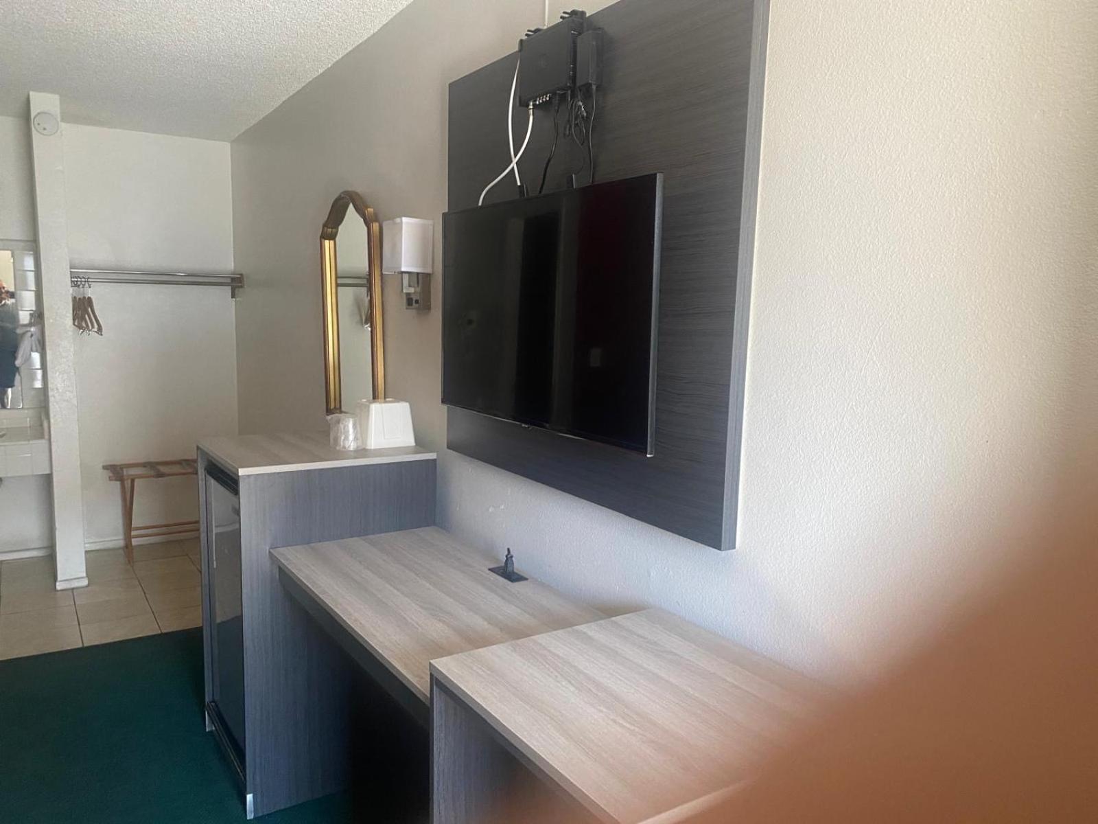 Windsor Inn Lake Havasu City Exterior foto