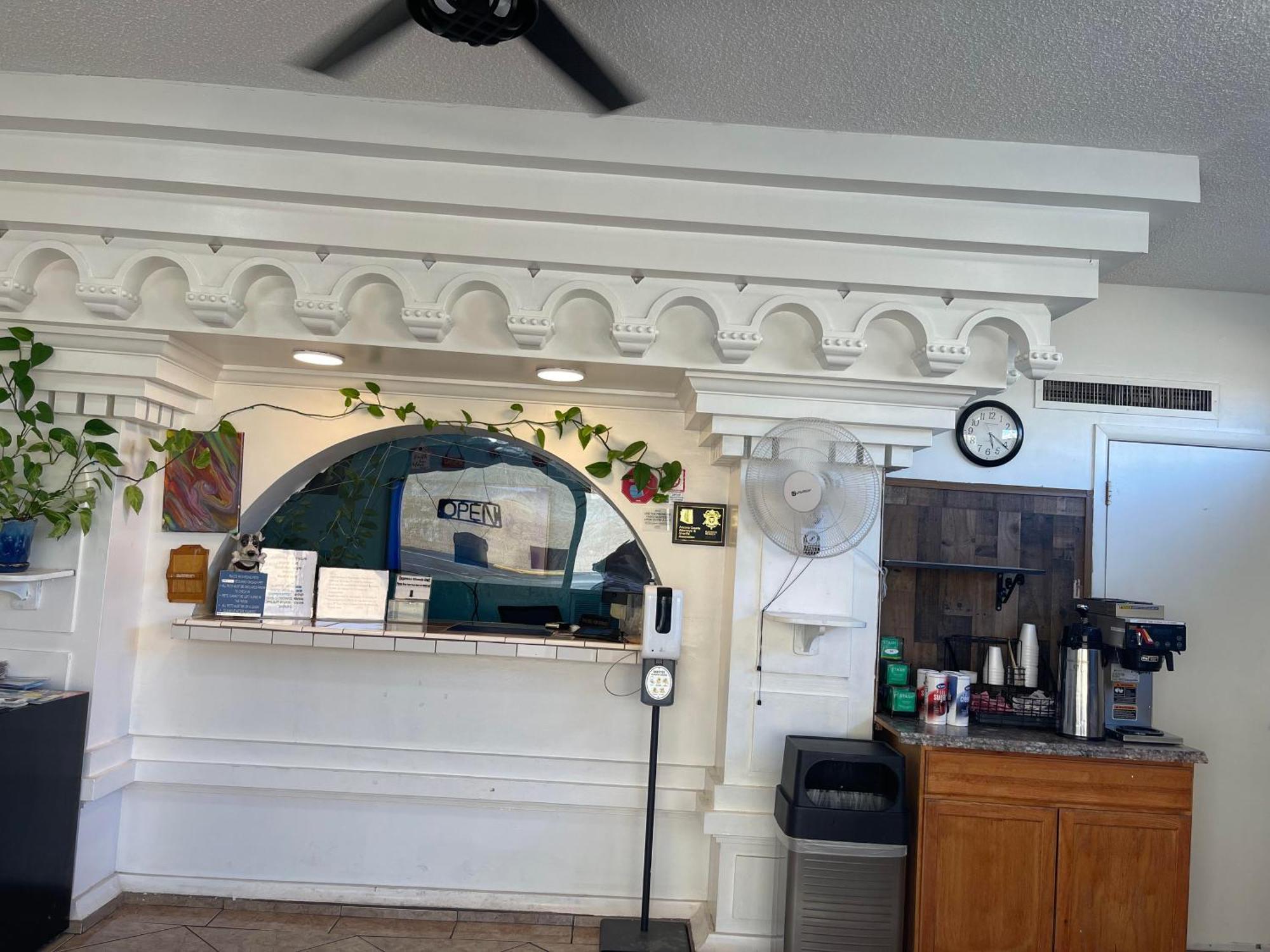 Windsor Inn Lake Havasu City Exterior foto